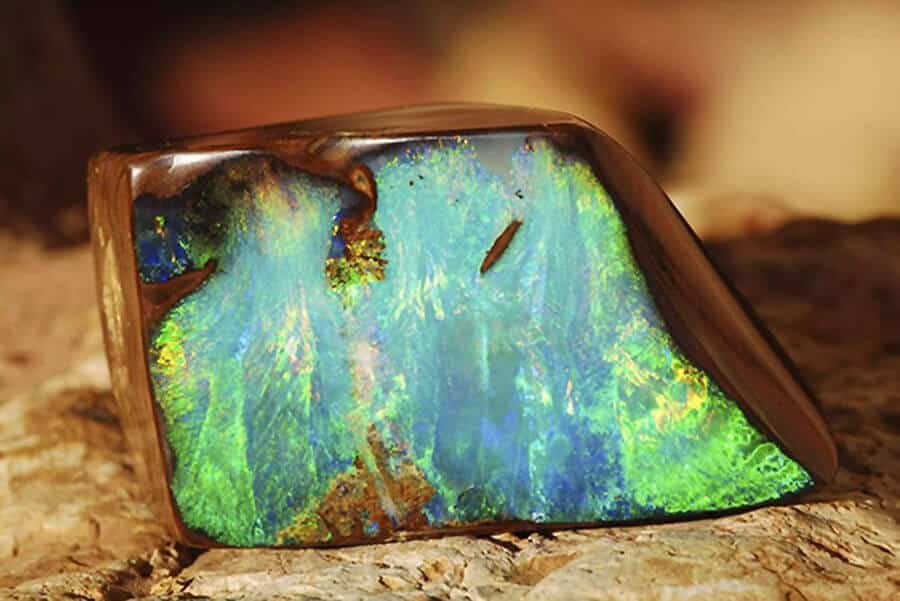 Đá Opal Loại đá có màu sắc độc đáo với độ phong phú vô tận