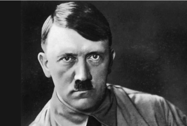 Hitler được mệnh danh là người có bàn tay gì